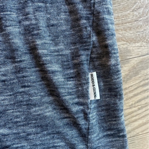 Men’s Rodd and Gunn Frankleigh Pass T-Shirt size large dark grey white heathered - Picture 4 of 11